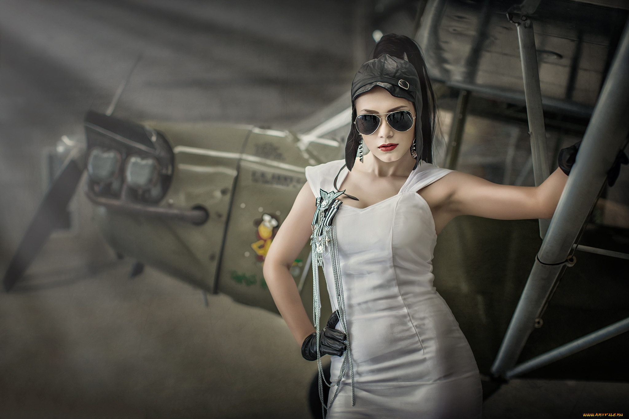 Авиатор aviator game 2 aviator. Девушка Авиатор. Девушки в авиации. Девушки в военной форме. Девушка пилот в очках.